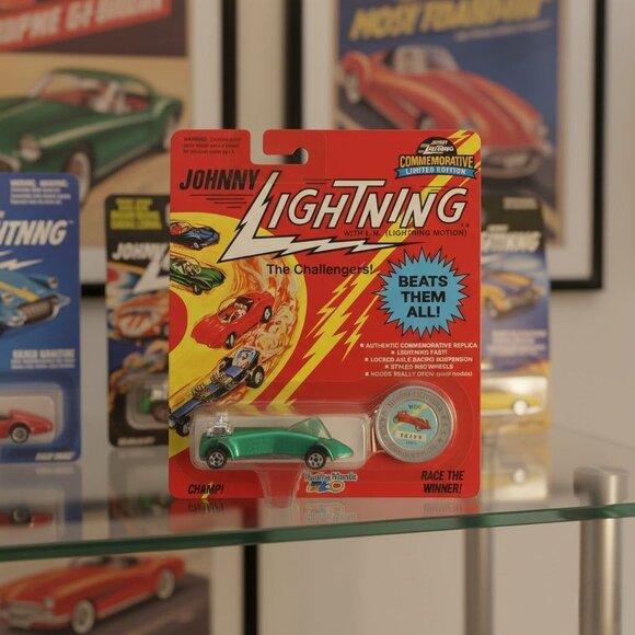 Johnny Lightning Limited Edition Commemorative Green Die-Cast Racing Car With L. - Picture 2 of 9